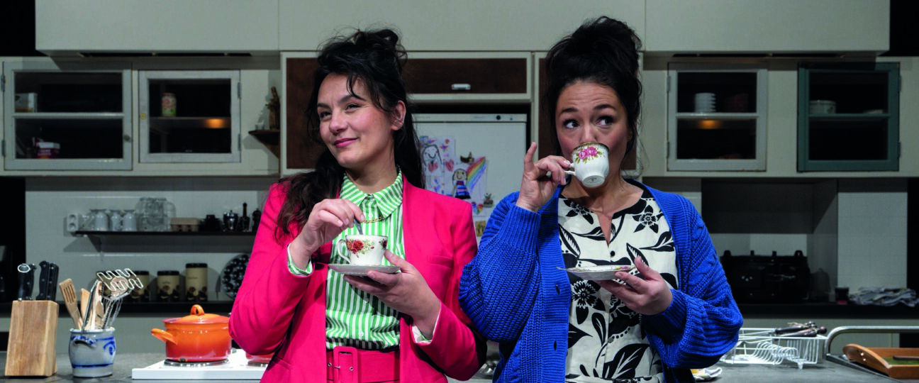 Evrim Akyigit en Sabine Beens - Ons Moeder (Marc Bolsius)